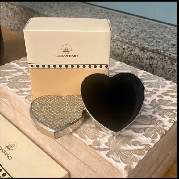 🎉 HOST PICK 🎉 Bowring, Small Heart Shaped Jewelry Box, BNIB - Picture 3 of 6
